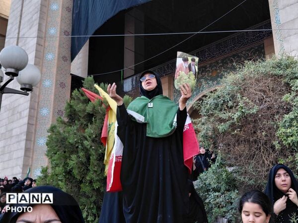 تهران در تب وداع با رهبر  مقتدر شهید