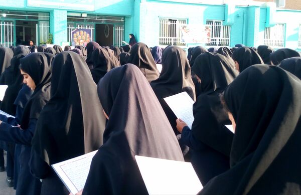 برگزاری مراسم ختم قرآن در دبیرستان دخترانه فاطمیه