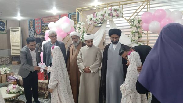 دانش‌آموزان دبستانی فین پیمان بندگی خود را جشن گرفتند