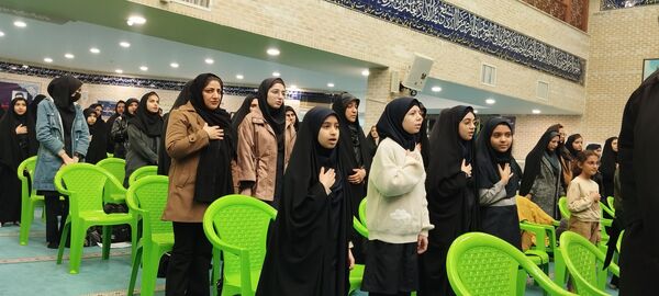 تقدیر از دانش‌آموزان برگزیده ناحیه چهار قم در جشنواره «فردا»