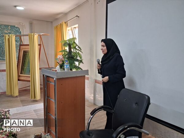 همگامی مدرسه و خانواده در کارگاه آموشی دبیرستان نمونه وکیلی ۱۰
