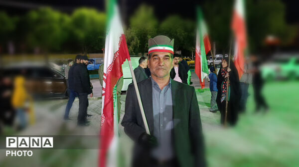  بروجن در آیین وداع با چهلمین لاله خونینِ رمضان ایستاد
