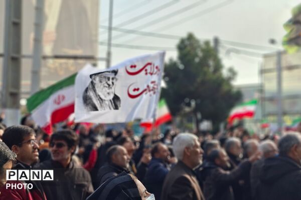 بیعت مردم قرچک با سومین رهبر نظام مقدس جمهوری اسلامی ایران