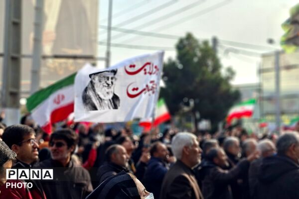 بیعت مردم قرچک با سومین رهبر نظام مقدس جمهوری اسلامی ایران