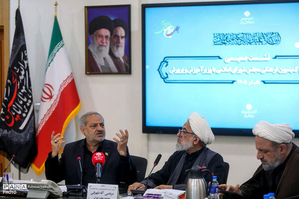 دیدار صمیمی وزیر آموزش و پرورش با اعضای کمیسیون فرهنگی مجلس شورای اسلامی