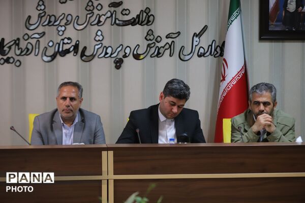 دیدار صمیمانه مدیر آموزش و پرورش ناحیه ۵ تبریز با نسل آگاه و فعال دانش‌آموزی
