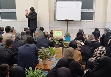 جلسه آموزش خانواده در دبیرستان دخترانه زنده یاد الهام صادقی کوهپایه 