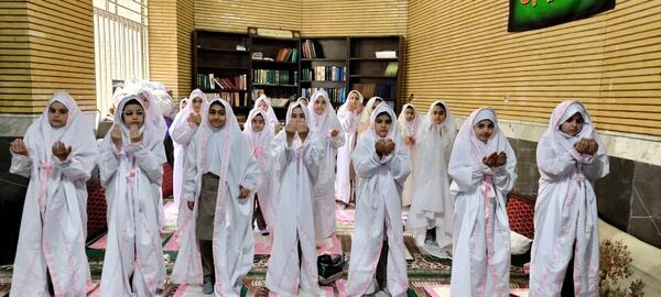 جشن بندگی دانش‌آموزان دبستان ارمغان هستی ناحیه 3 کرج 