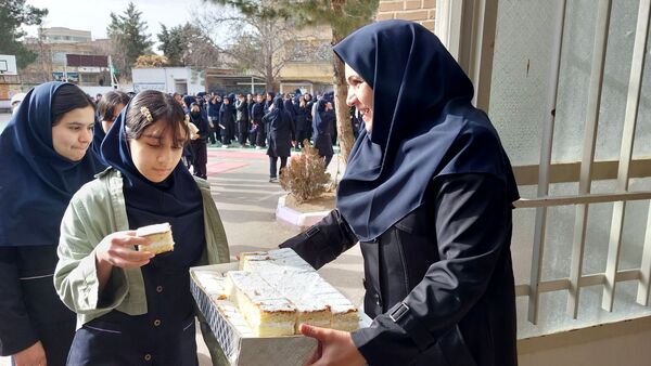  جشن نیمه شعبان و دهه فجر در دبیرستان مستوفی ۲ 