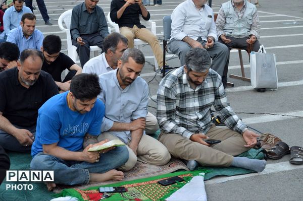 مراسم طلب آمرزش در روز عرفه، از زبان امام حسین «ع» در شهر فردوسیه 