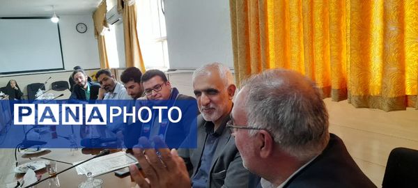 نشست خبرنگاران پانا با مدیر آموزش و پرورش ناحیه 3 قم