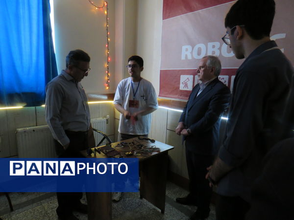 نمایشگاه علمی، پژوهشی وهنری فرداد در دبیرستان باهنر