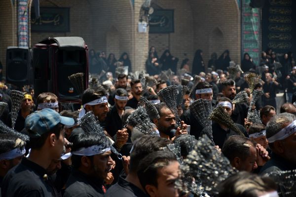 عزاداری ظهر عاشورا در شهر بافران 