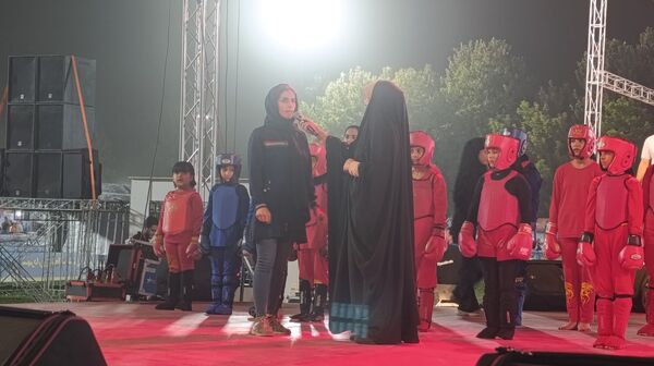 مانور ورزشی دانش آموزان در شب افتتاحیه جشنواره خانواده ورزش 