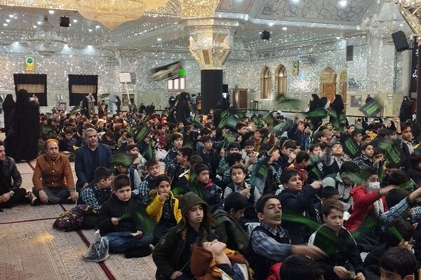 حضور دانش‌آموزان دبستان قلنبر ناحیه 2 شهرری در مراسم نوگلان فاطمی 