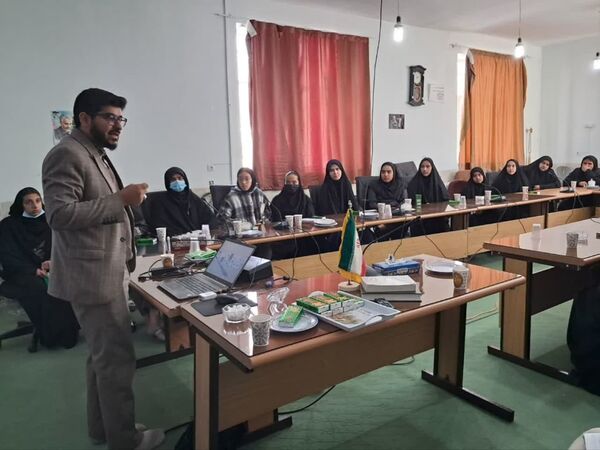 کلاس آموزش خبرنگاری برای دانش‌آموز خبرنگاران شهرستان نیر