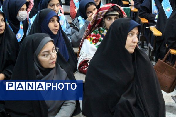 جشن ایرانمون در دبیرستان نمونه دولتی مهشید مصلی‌نژاد