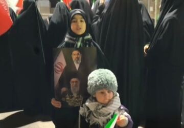  رجزخوانی دانش‌آموزان در تجمع حماسی چهارراه امام خمینی(ره)