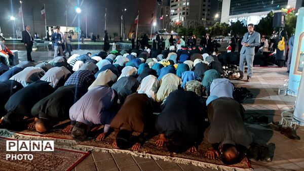 تجدید عهد دانش‌آموزی با معنویت در حاشیه اجلاس سی‌وسوم