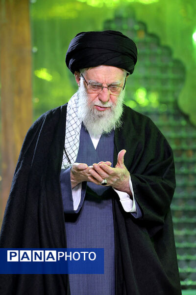 حضور رهبر معظم انقلاب در مرقد بنیانگذار جمهوری اسلامی ایران