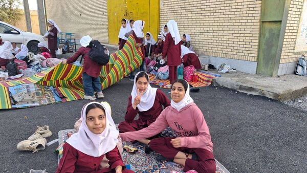 «آش انقلاب» در دبستان استقلال حاجی‌آباد