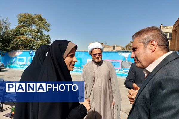 آغاز فصل نو آموزش با حضور شکوفه‌های کلای اولی در کهریزک 