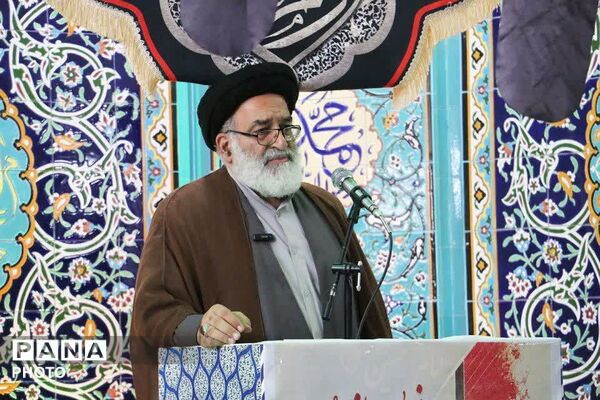 تأکید بر بصیرت و وحدت در نماز جمعه فیروزکوه