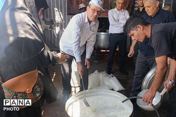 دانش‌آموزان خادم در موکب عشاق‌الحسین(ع)