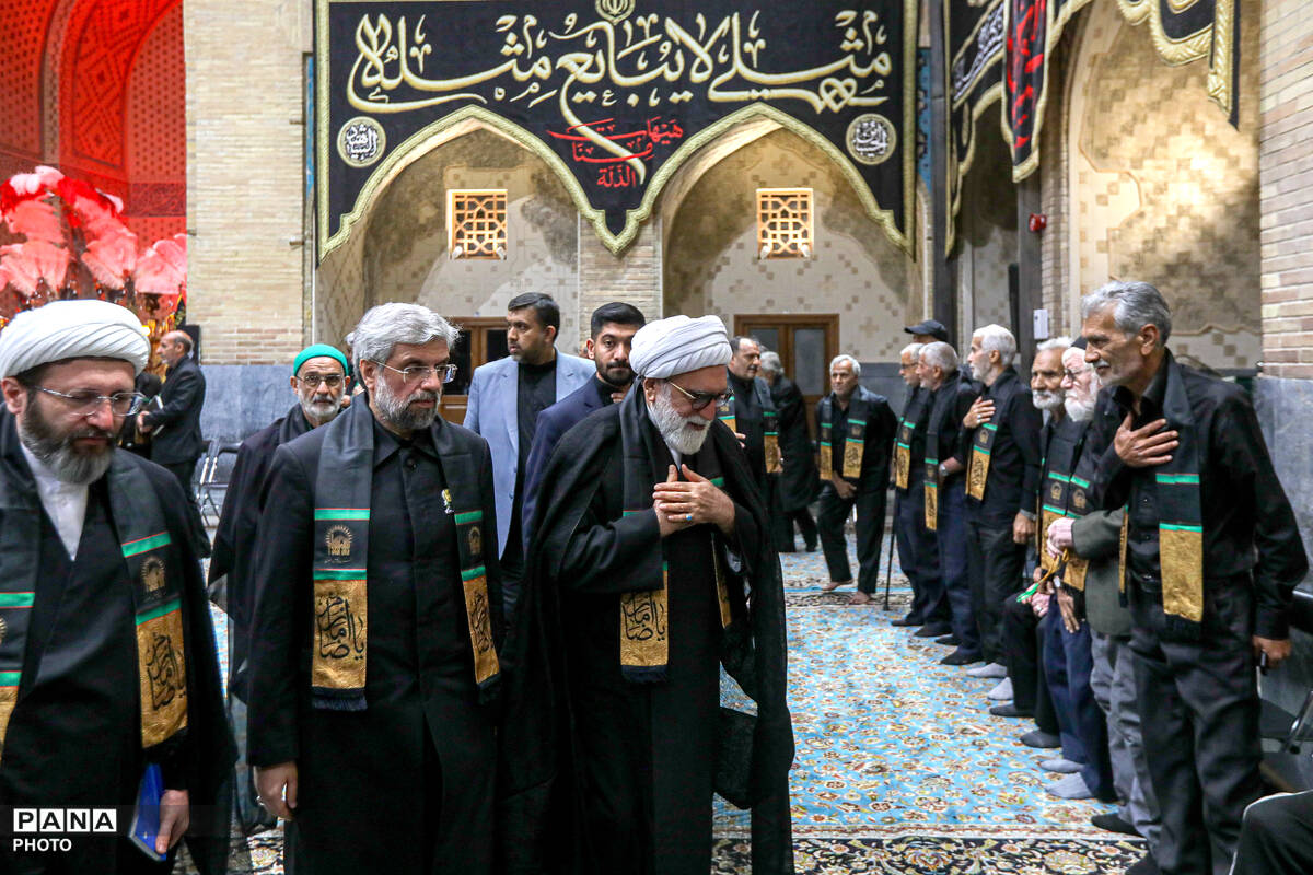 همایش پیرغلامان اهل بیت علیهم‌السلام در حرم مطهر رضوی