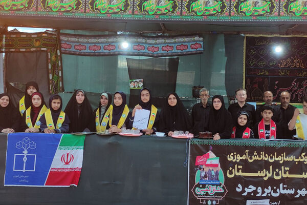 استقبال از زائران اربعین و برپایی موکب دانش‌ آموزی شهرستان بروجرد