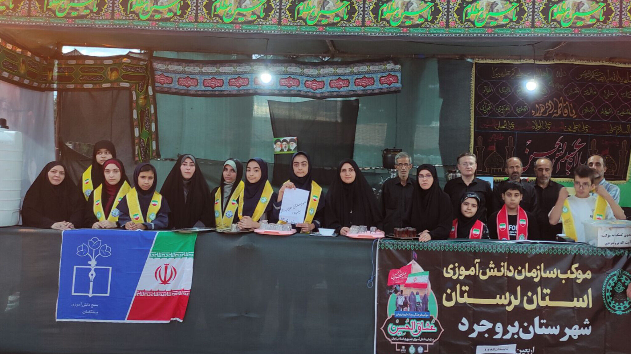 استقبال از زائران اربعین و برپایی موکب دانش‌ آموزی شهرستان بروجرد