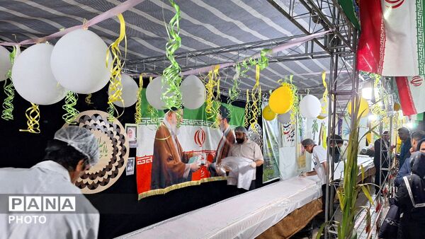  کیک ۱۴ متری کام شهروندان را شیرین کرد