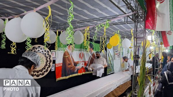  کیک ۱۴ متری کام شهروندان را شیرین کرد