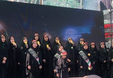 برپایی غرفه مادر و کودک در مسیر راهپیمایی جاماندگان اربعین حسینی
