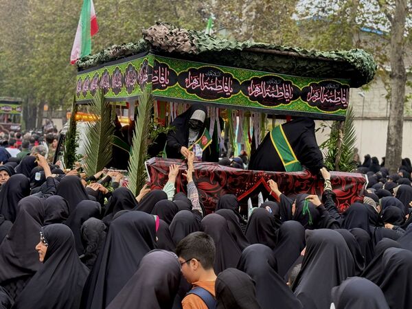  مراسم تشییع ۱۰ شهید گمنام در آمل