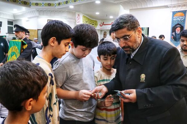 پرچم متبرک امام رضا (ع) در جشن ولادت امام رئوف در مسجد امام حسن عسکری (ع) بجنورد 
