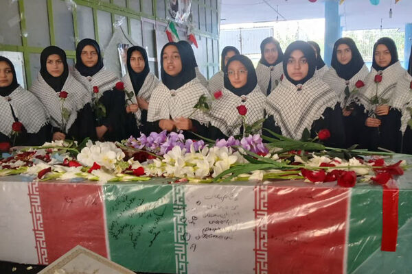 شمیم عطر شهید گمنام در دبیرستان شاهد شهید قاسم سلیمانی