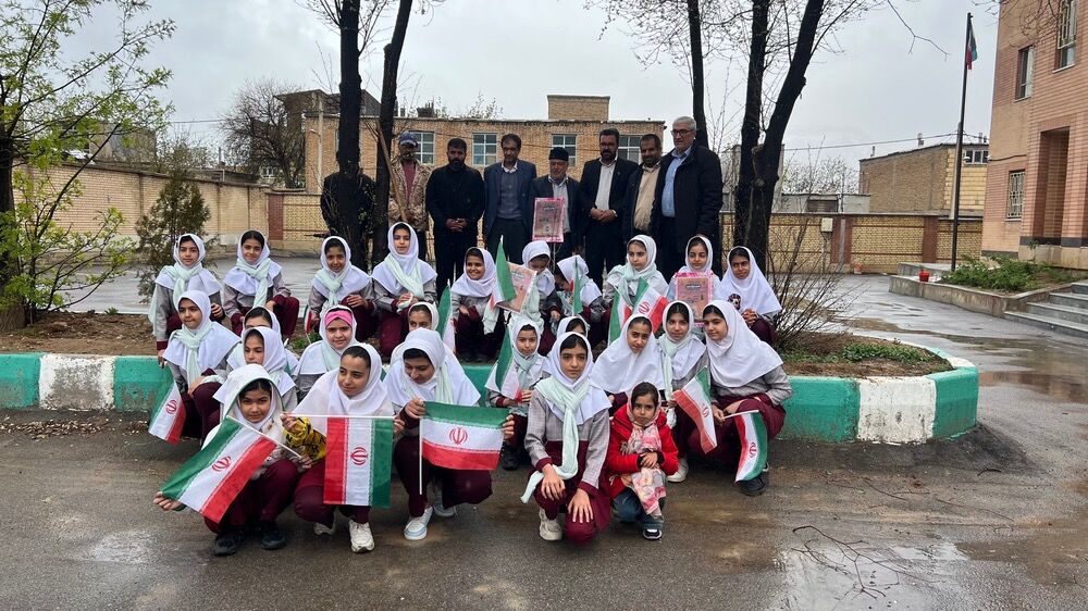 نهال‌ها در دبستان چلیچه به یاد شهدای مدرسه میناب می‌رویند