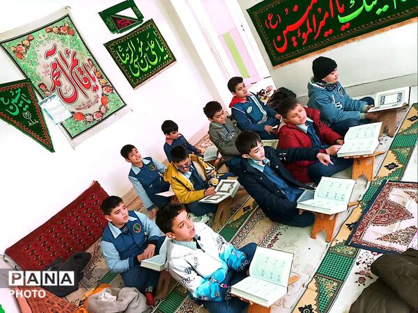 آموزش احکام دینی به دانش آموزان در دبستان معراج منطقه ۱۰