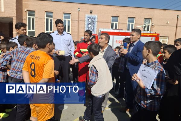آموزش نکات ایمنی آتش‌نشانی در آموزشگاه معارف ۶