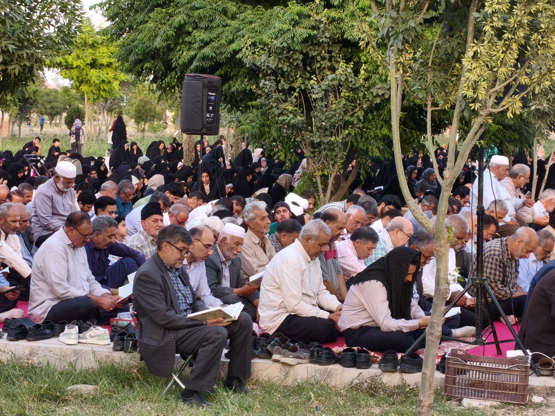 طنین «عرفه» در میعادگاه شهدای گمنام سرخس