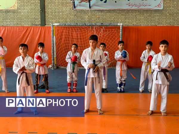 برگزاری فعالیت‌های ورزشی درون مدرسه‌ای در دبستان معلم آشخانه 