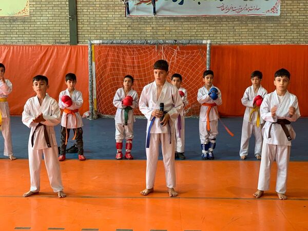 برگزاری فعالیت‌های ورزشی درون مدرسه‌ای در دبستان معلم آشخانه 