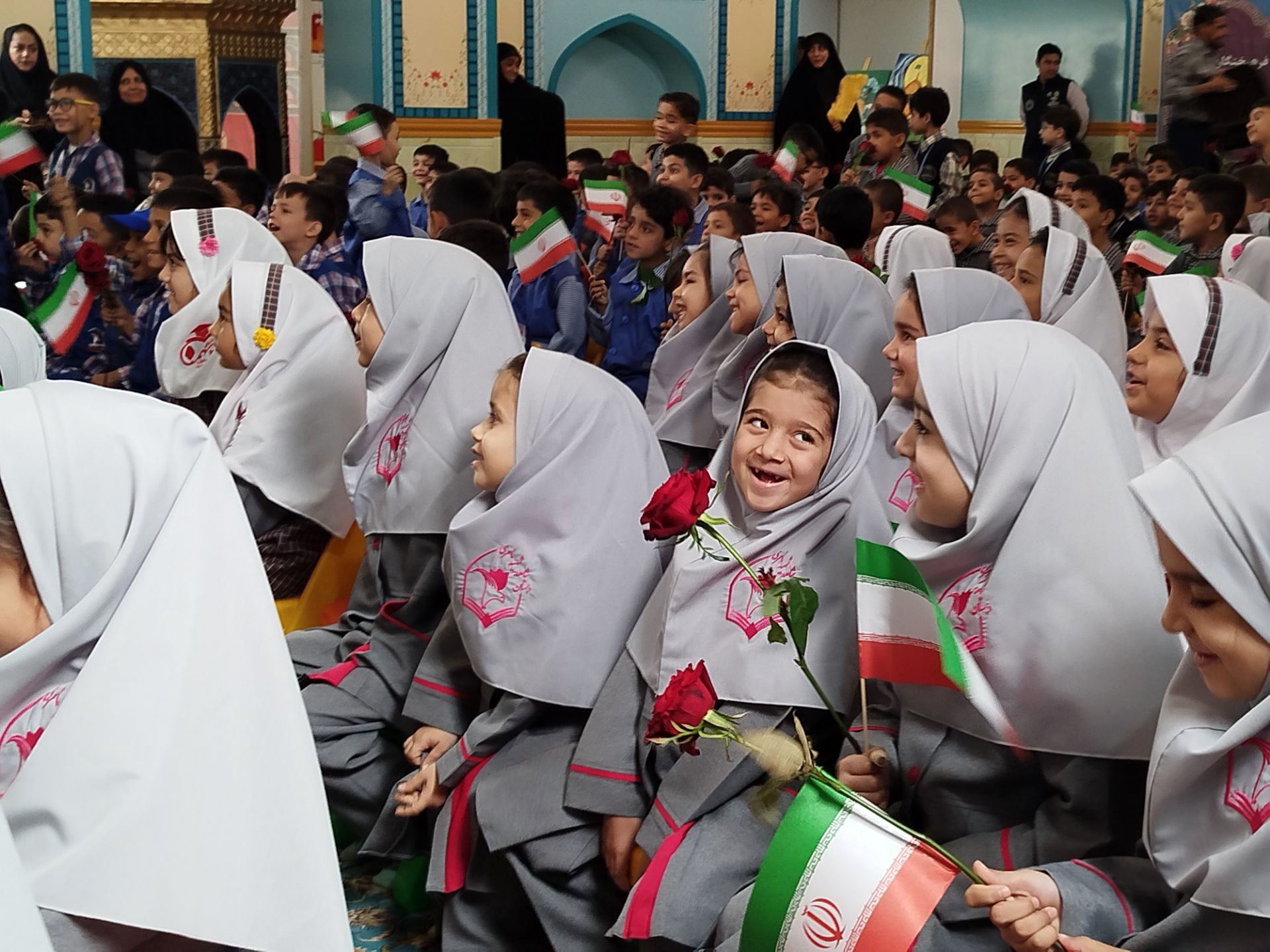 شادی و رنگ در جشن شکوفه‌ها در حرم امام رضا (ع)