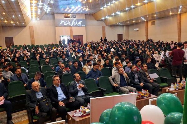تقدیر از برگزیدگان کشوری و استانی مسابقات فرهنگی و قرآنی ناحیه 3 شیراز