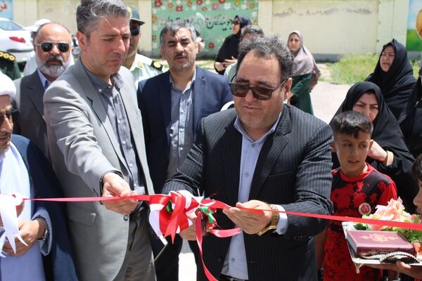 افتتاح زمین چمن مصنوعی در مدرسه شهید صفدری سه گنبد 