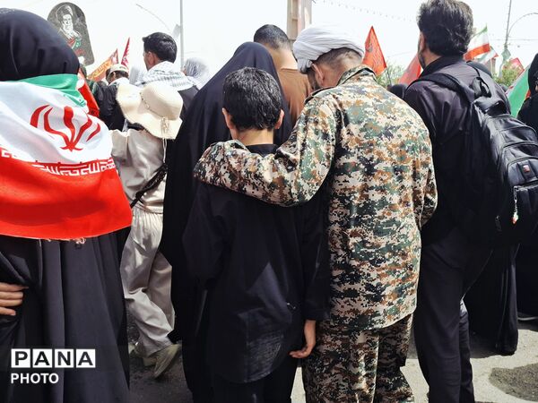 وداع پرشور نوجوانان با آقای شهید ایران 