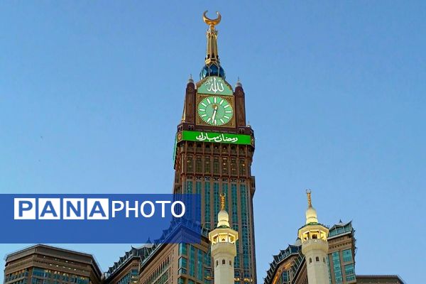 حضور دانش‌آموزان در مکه مکرمه 