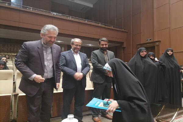 تقدیر از ستارگان علمی، فرهنگی و ورزشی دختر به‌مناسبت دهه کرامت
