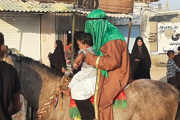 حرکت نمادین کاروان امام حسین (ع) به همت هیئت فاطمیون در میناب